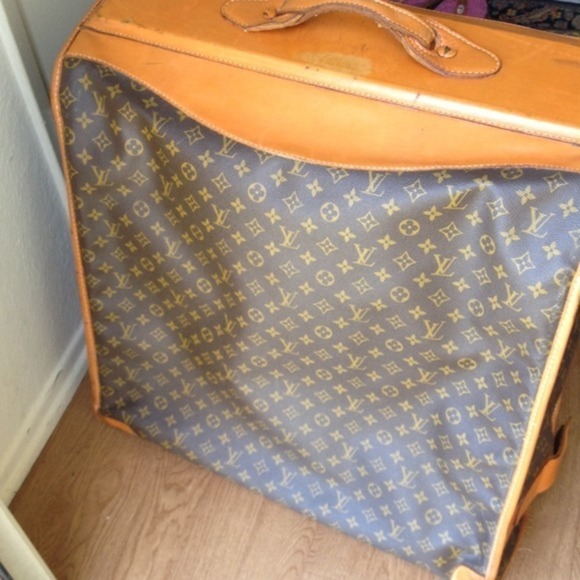 Authentic Louis Vuitton suitcase 1 bag 5 hangers - Picture 3 of 3